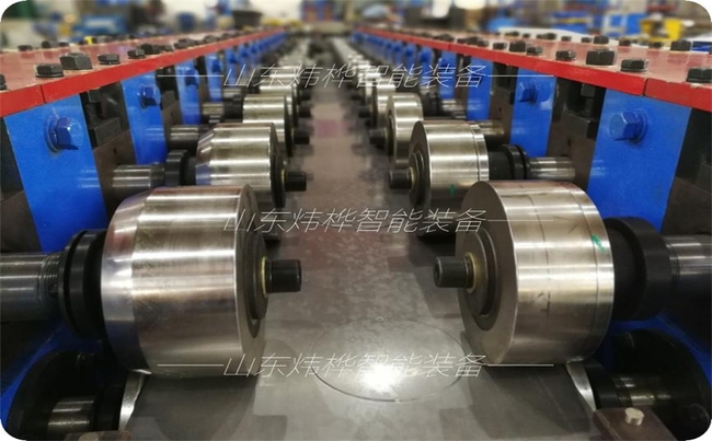 1576312553866754.jpg 消防箱成型機(jī).jpg